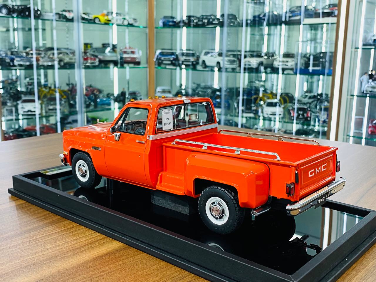 1/18 Resin- Old School Models GMC Sierra Classic 3500 (1986) in Orange, Limited to 110 Pieces