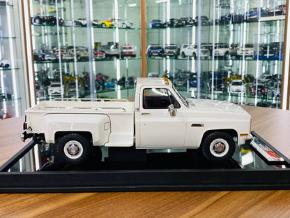 1/18 Resin - Old School Models GMC Sierra Classic 3500 (1986) in White, Limited to 60 Pieces