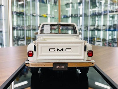 1/18 Resin - Old School Models GMC Sierra Classic 3500 (1986) in White, Limited to 60 Pieces