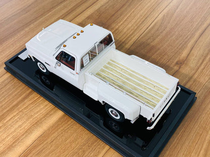 1/18 Resin - Old School Models GMC Sierra Classic 3500 (1986) in White, Limited to 60 Pieces