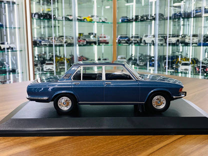 1/18 Diecast Model - Minichamps BMW 2500 (1968) in Blue Metallic, Limited to 504 Pieces