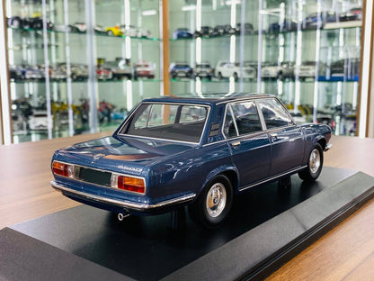 1/18 Diecast Model - Minichamps BMW 2500 (1968) in Blue Metallic, Limited to 504 Pieces