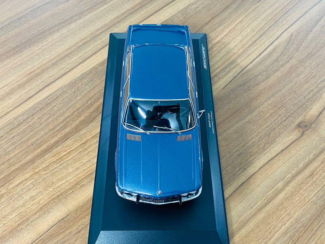 1/18 Diecast Model - Minichamps BMW 2500 (1968) in Blue Metallic, Limited to 504 Pieces