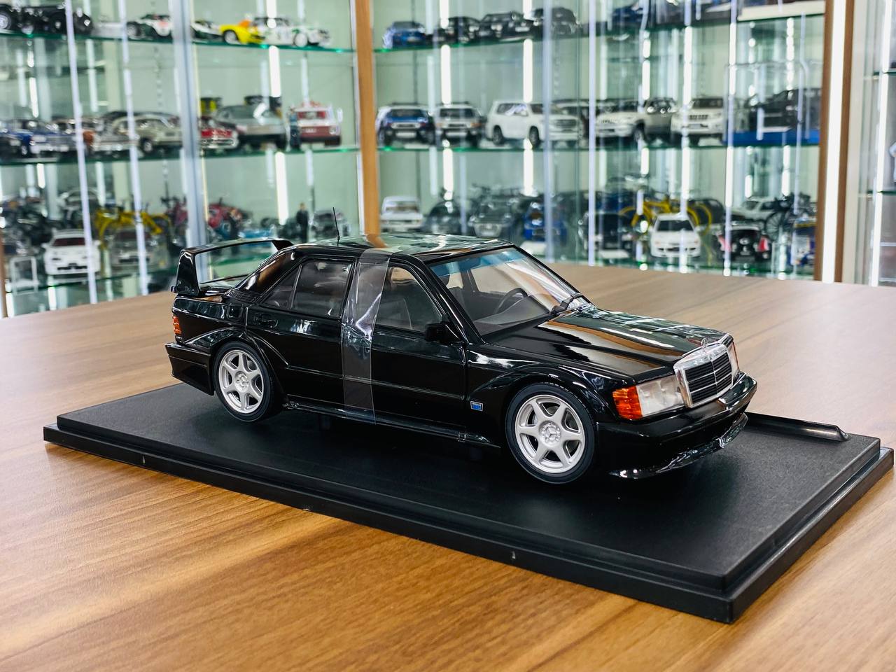 1/18 Diecast Model - Solido Mercedes-Benz 190E EVO II in Black