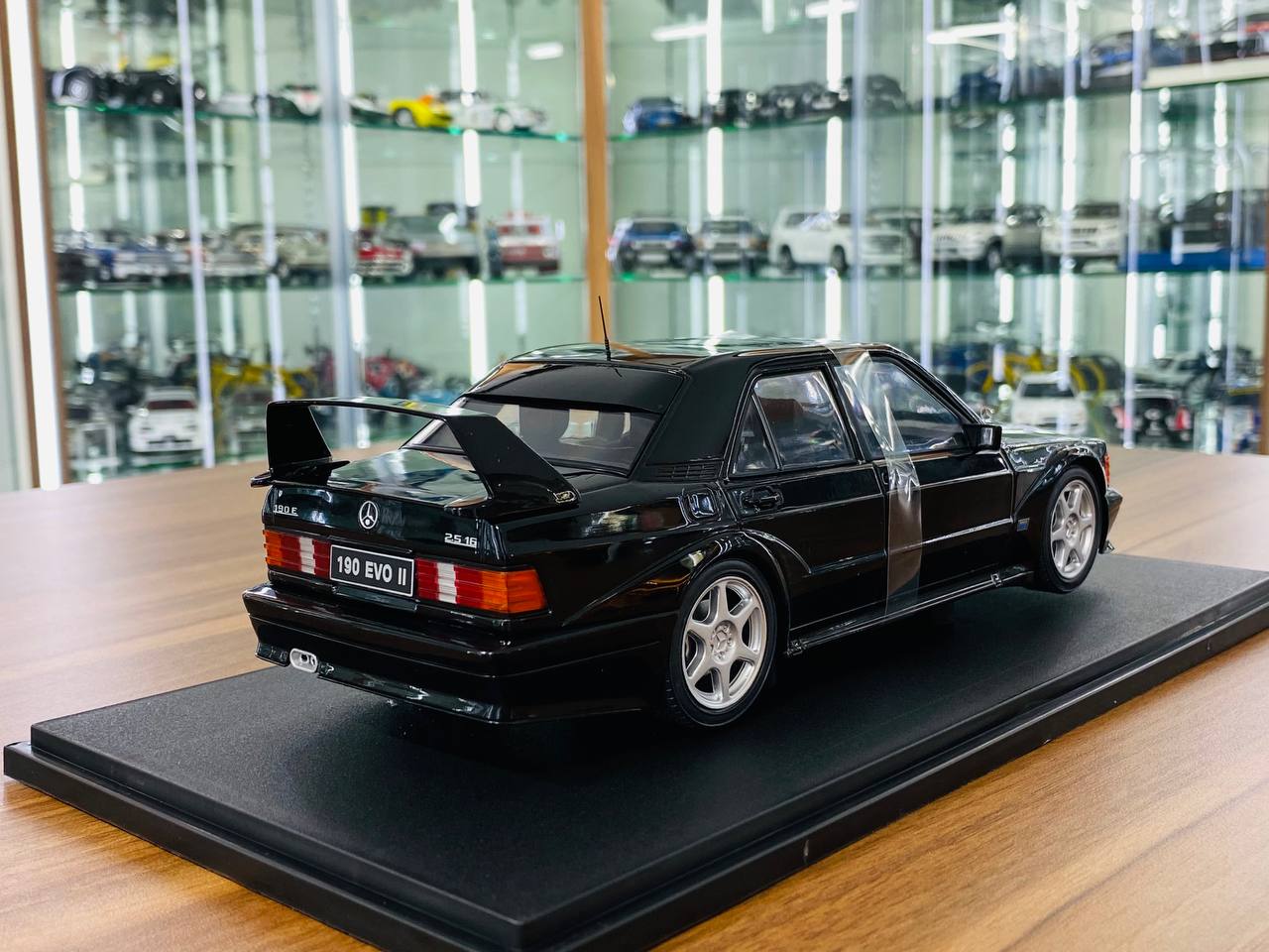 1/18 Diecast Model - Solido Mercedes-Benz 190E EVO II in Black