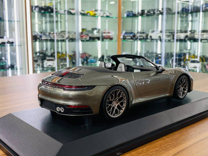 1/18 Diecast Model - Minichamps Porsche 911 Carrera 4S Cabriolet (2019) in Green Metallic, Limited Edition