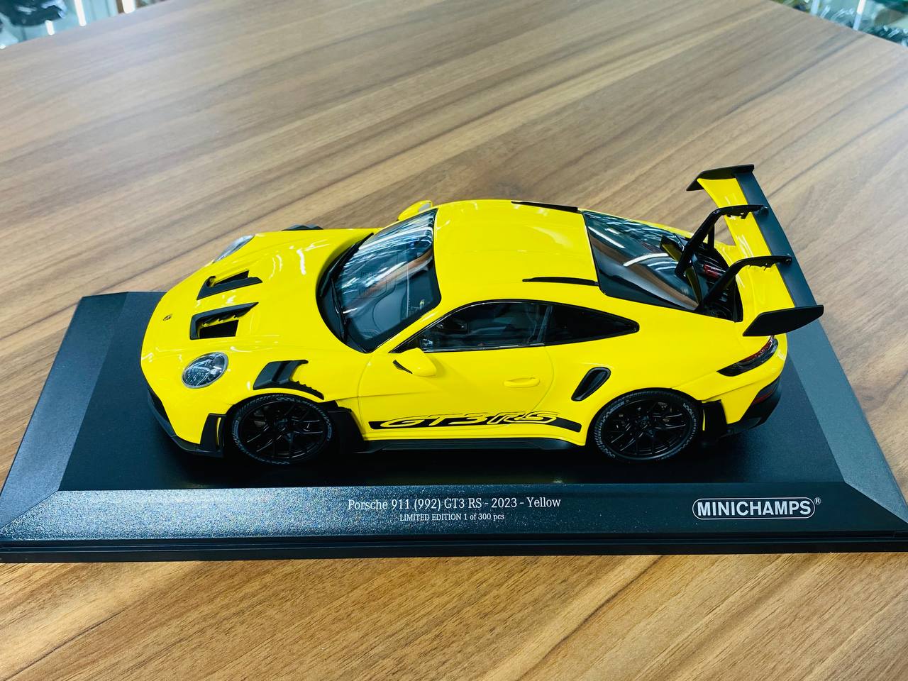 1/18 Diecast Model - Minichamps Porsche 911 (992) GT3 RS (2023) in Yellow with Black Wheel Decor, Limited to 300 Pieces