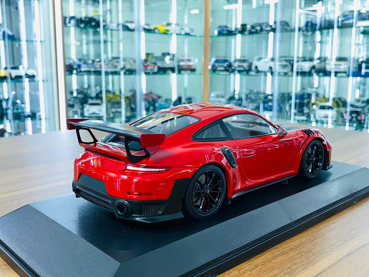 1/18 Diecast Model - Minichamps Porsche 911 (991.2) GT2 RS (2018) in Red with Black Wheel, Limited to 504 Pieces