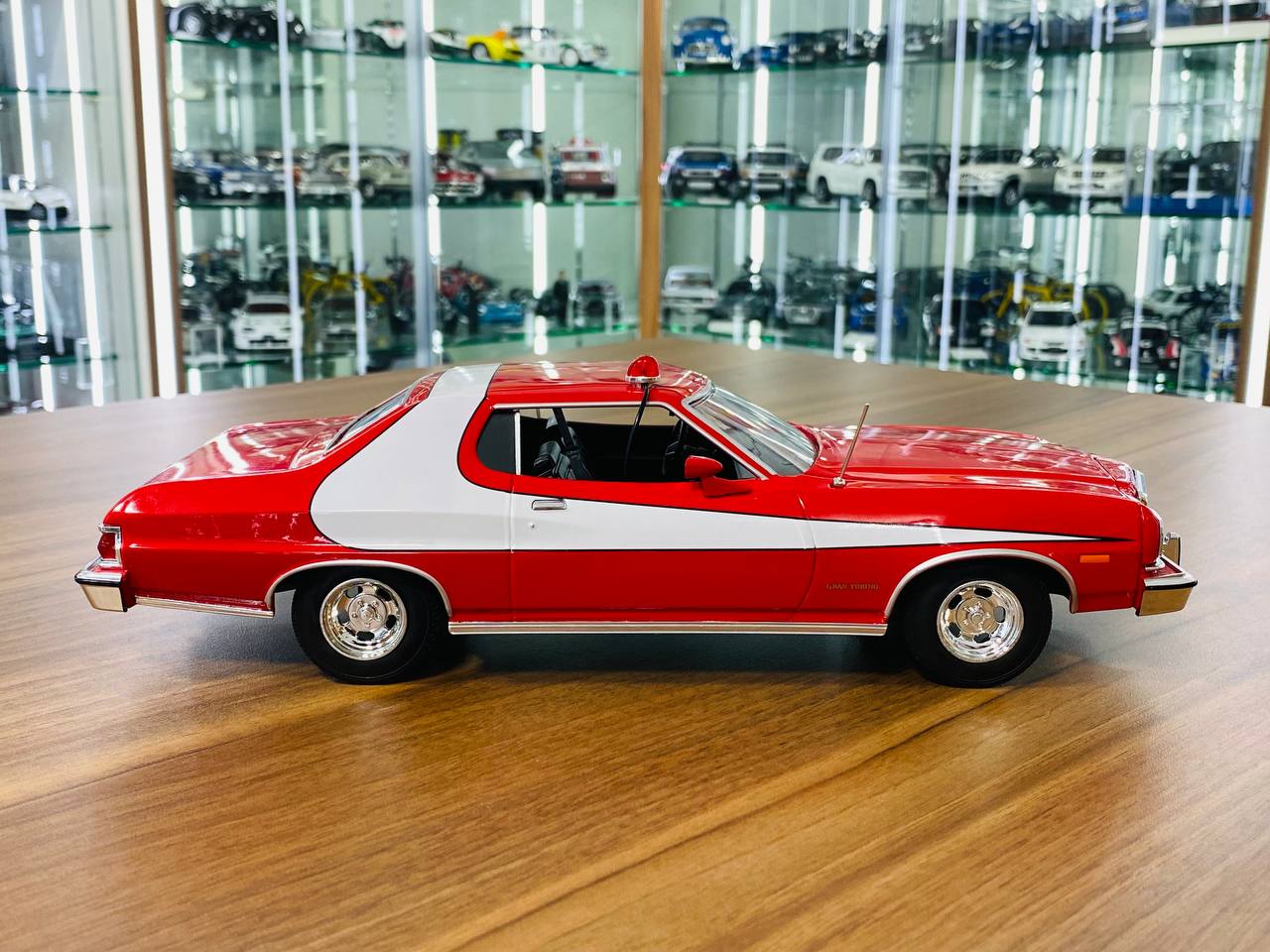 1/18 Resin Model - Greenlight Ford Gran Torino 1976 "Starsky & Hutch" in Red, Limited Edition