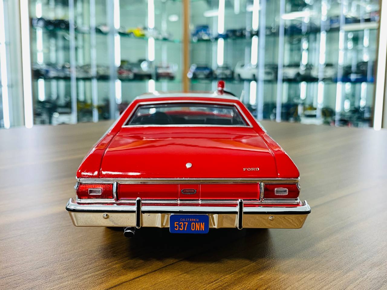 1/18 Resin Model - Greenlight Ford Gran Torino 1976 "Starsky & Hutch" in Red, Limited Edition