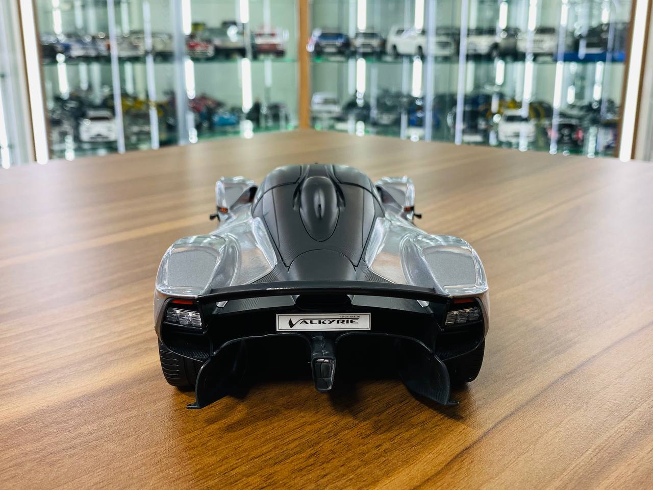 1/18 Diecast Model - Maisto Aston Martin Valkyrie in Silver