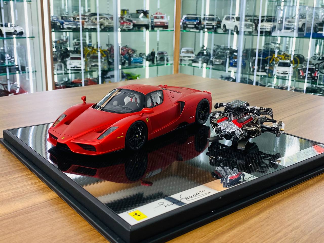 1/18 Resin Model - General Models Ferrari Enzo with Engine (Matt Red)