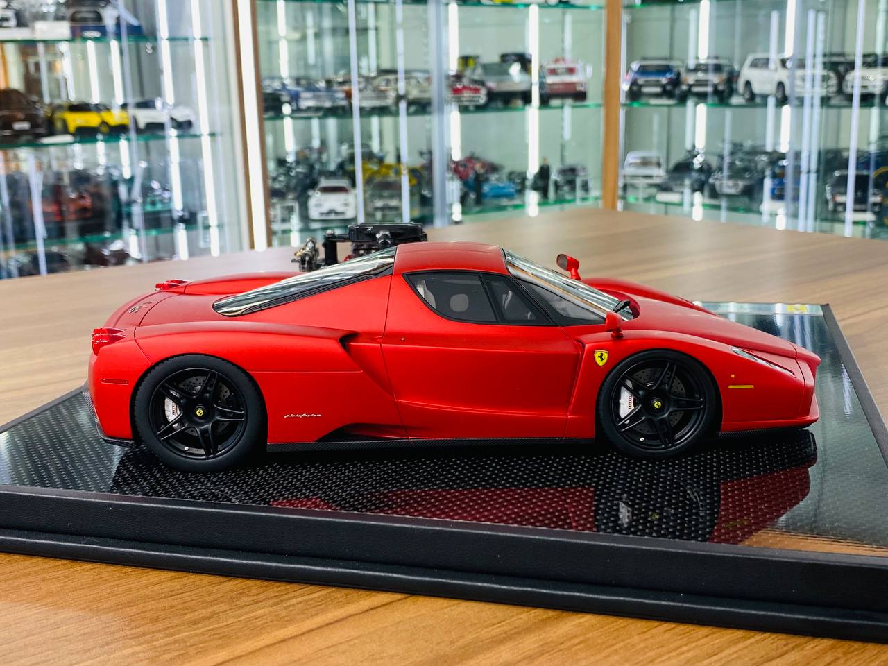 1/18 Resin Model - General Models Ferrari Enzo with Engine (Matt Red)