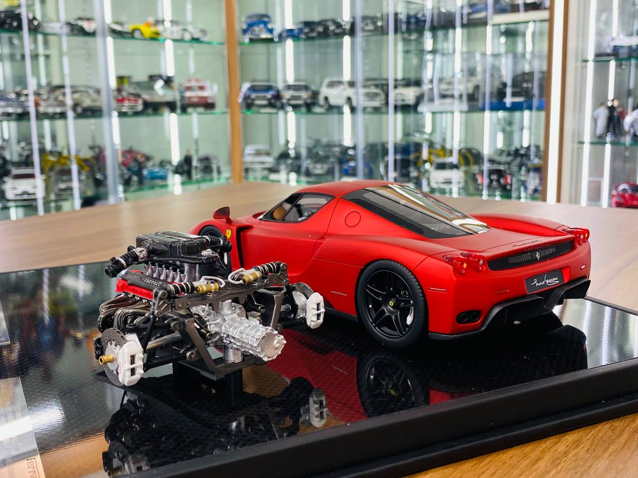 1/18 Resin Model - General Models Ferrari Enzo with Engine (Matt Red)