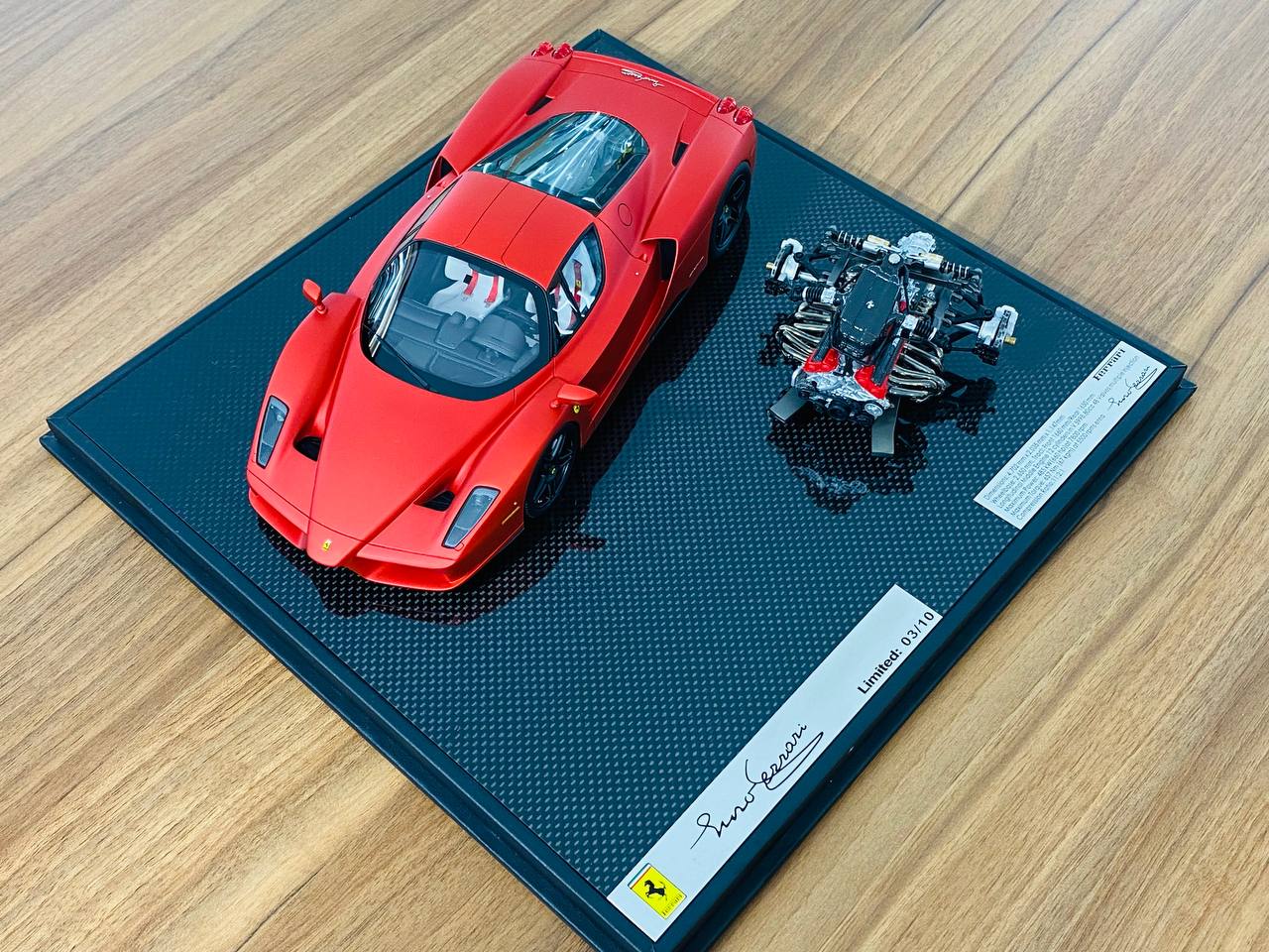 1/18 Resin Model - General Models Ferrari Enzo with Engine (Matt Red)