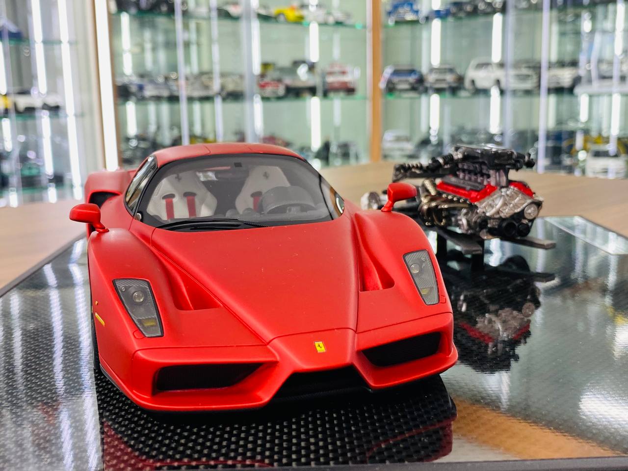 1/18 Resin Model - General Models Ferrari Enzo with Engine (Matt Red)