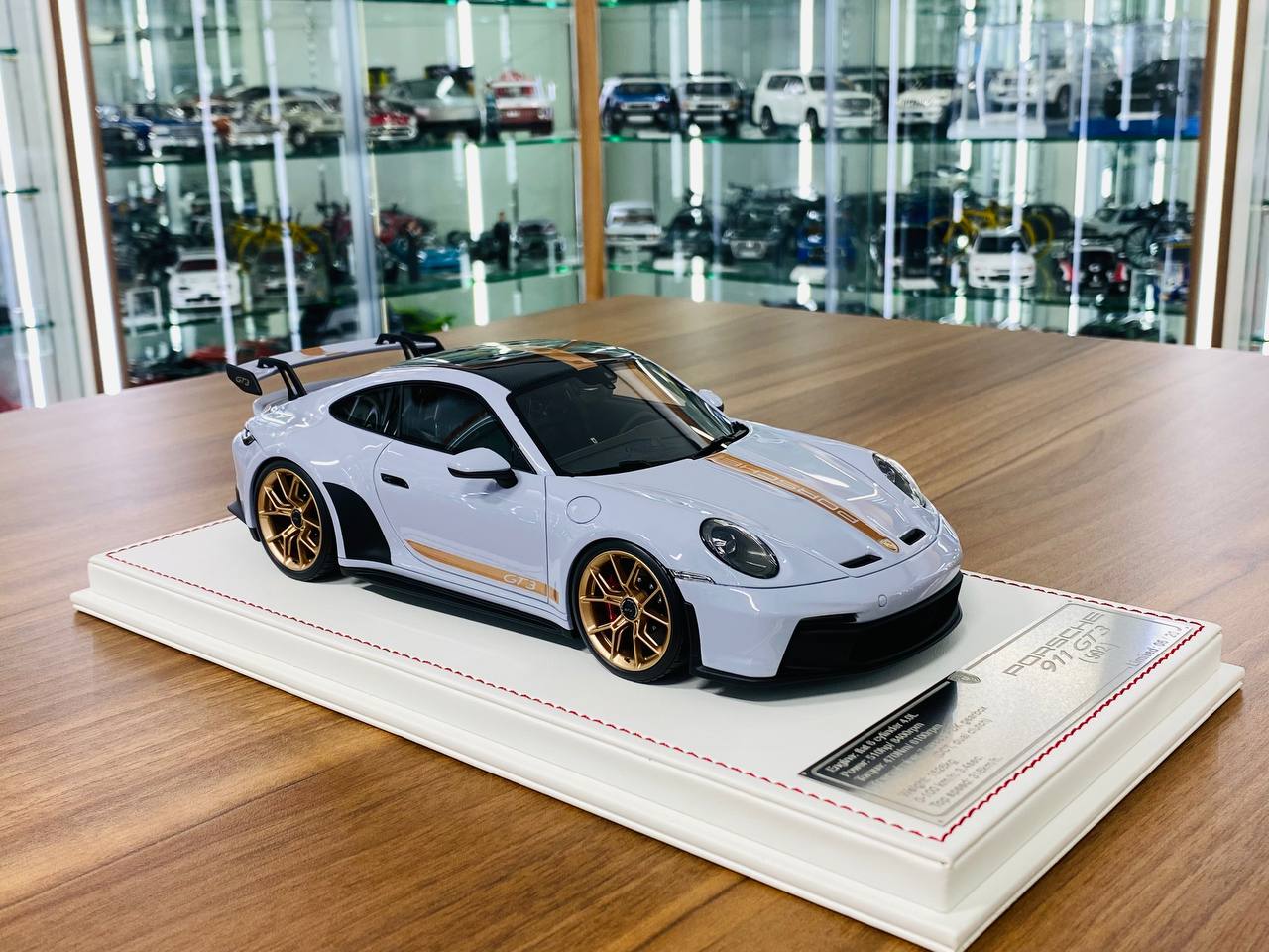 1/18 Resin Model - Davis & Giovanni Porsche 911 GT3 (992) (Crayon with Gold Stripe)