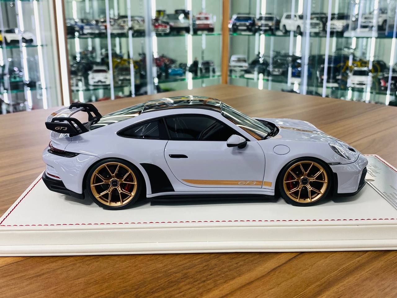 1/18 Resin Model - Davis & Giovanni Porsche 911 GT3 (992) (Crayon with Gold Stripe)