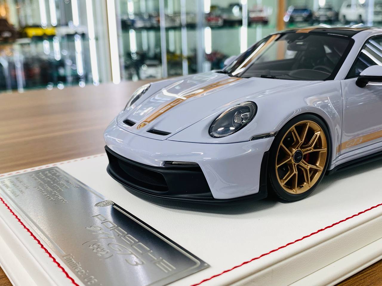 1/18 Resin Model - Davis & Giovanni Porsche 911 GT3 (992) (Crayon with Gold Stripe)