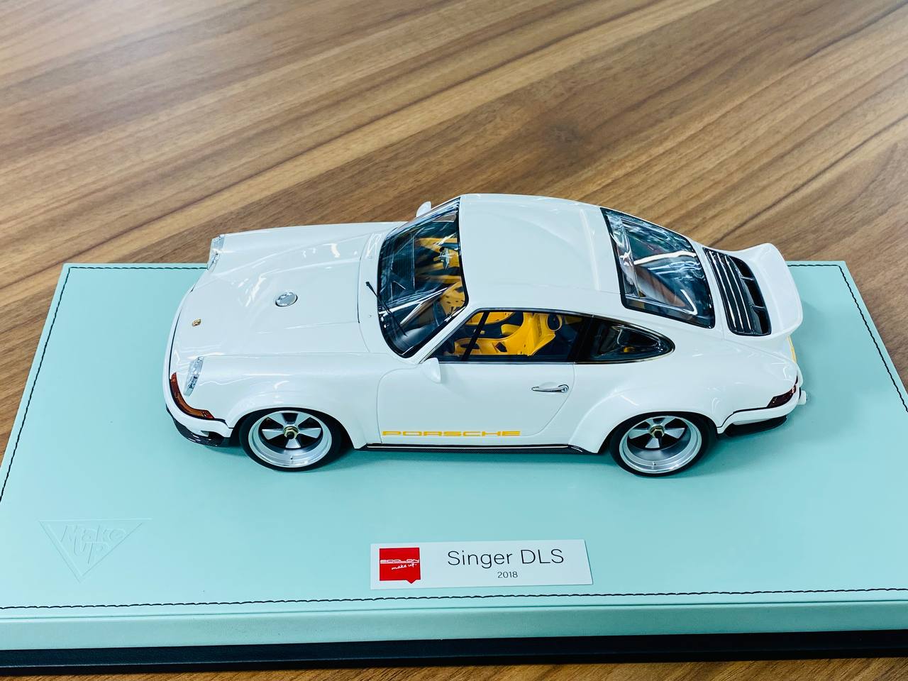 1/18 Resin Model - Make Up Porsche Singer DLS 2018 in Pearl White Limited Edition