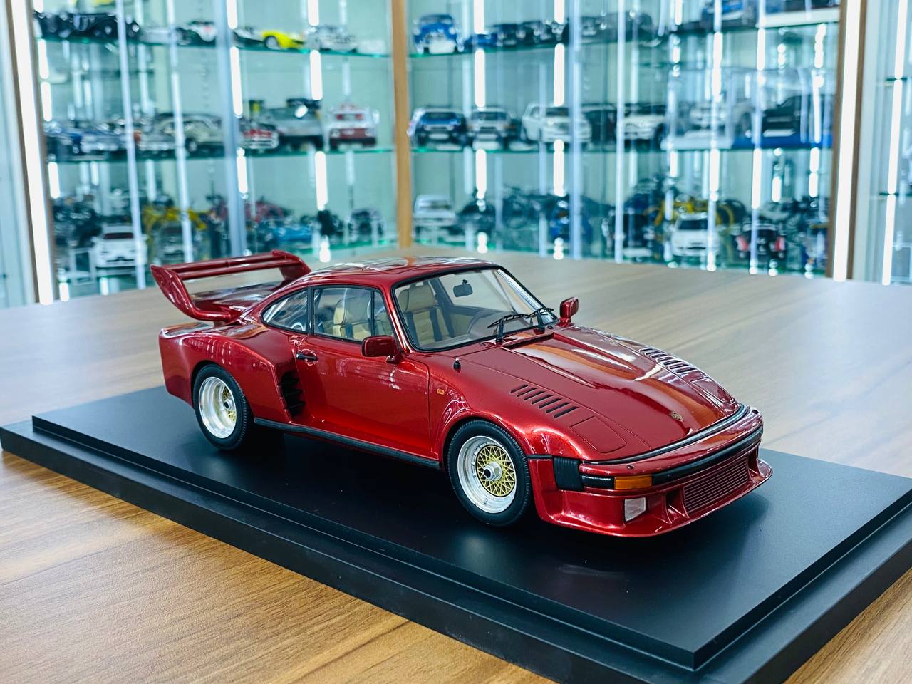 1/18 Resin Model - Spark Model Porsche 935 Street (Red)