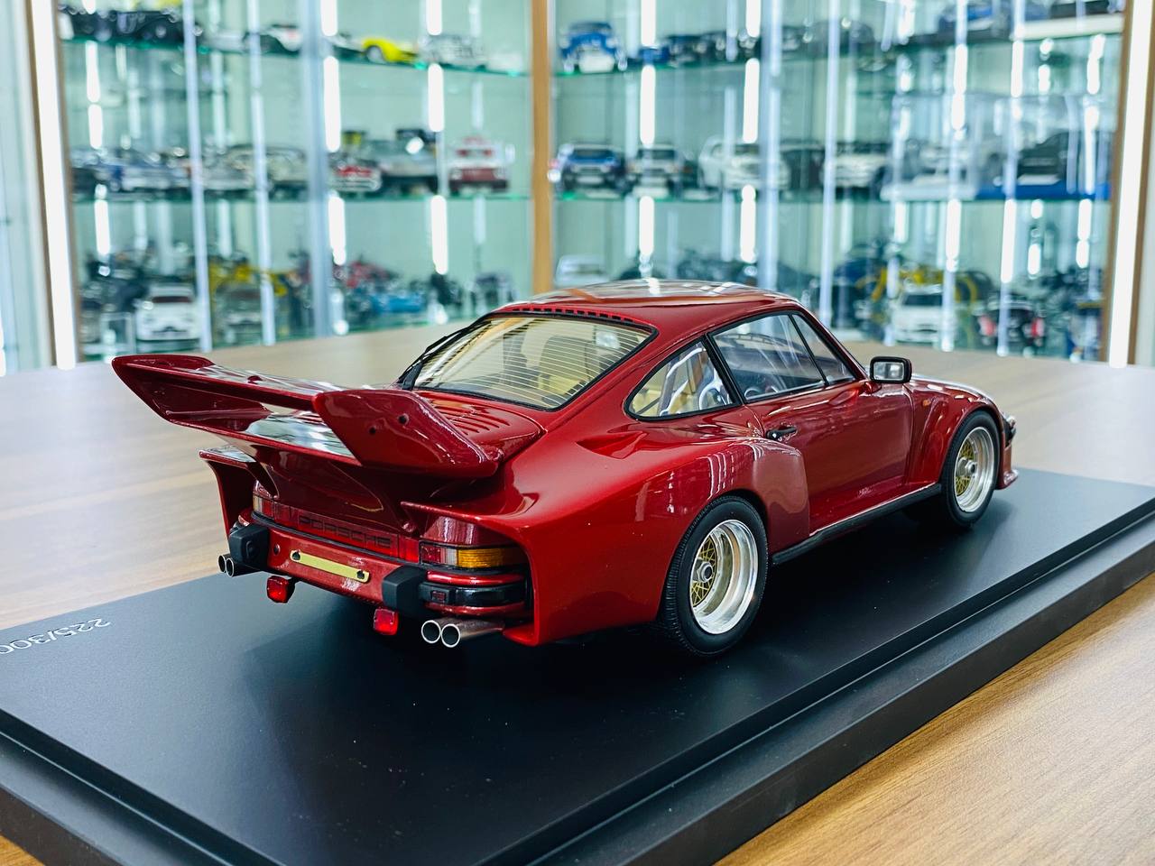 1/18 Resin Model - Spark Model Porsche 935 Street (Red)