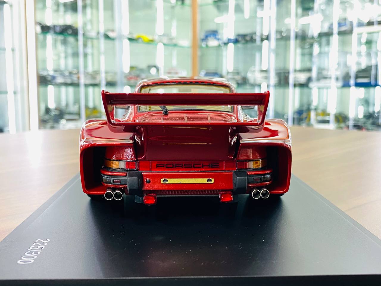 1/18 Resin Model - Spark Model Porsche 935 Street (Red)