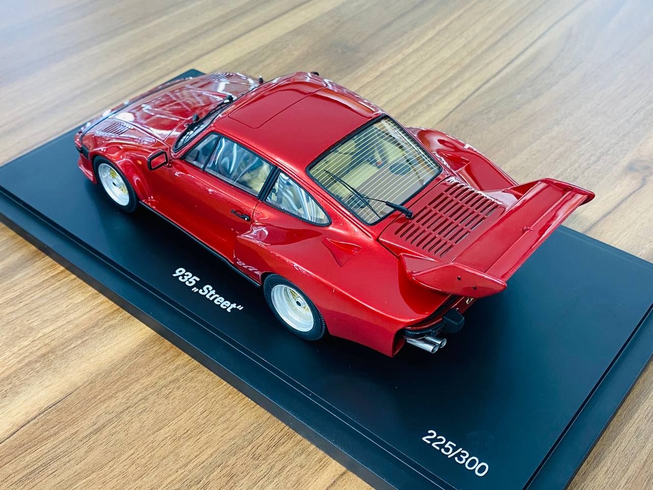 1/18 Resin Model - Spark Model Porsche 935 Street (Red)