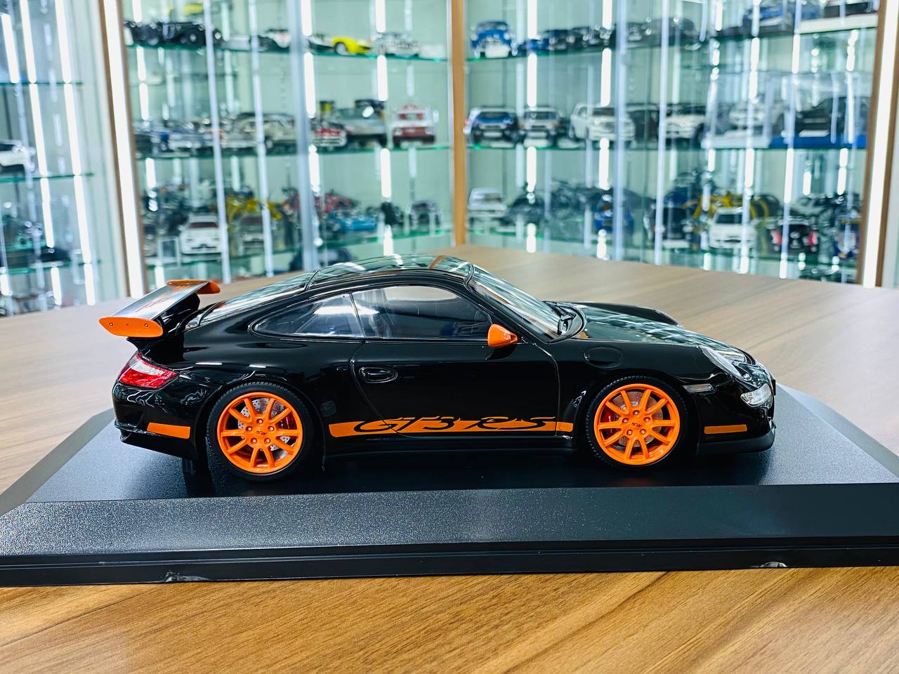 1/18 Diecast Minichamps - Porsche 911 GT3 RS 2007 - Black / Orange