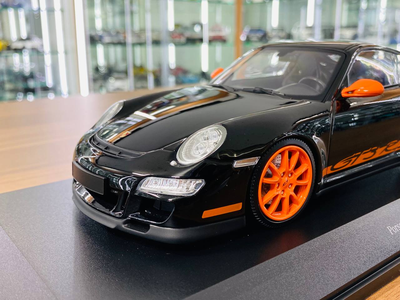 1/18 Diecast Minichamps - Porsche 911 GT3 RS 2007 - Black / Orange