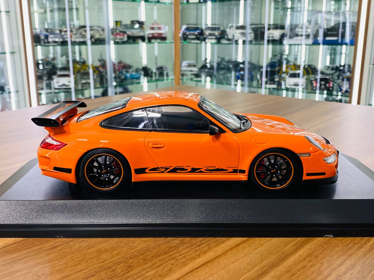 1/18 Diecast Minichamps - Porsche 911 GT3 RS 2007 - Vibrant Orange