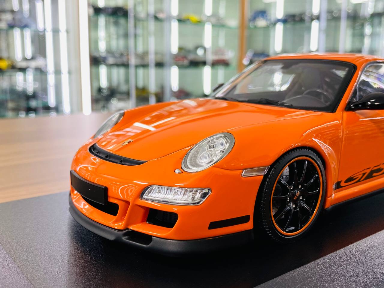 1/18 Diecast Minichamps - Porsche 911 GT3 RS 2007 - Vibrant Orange