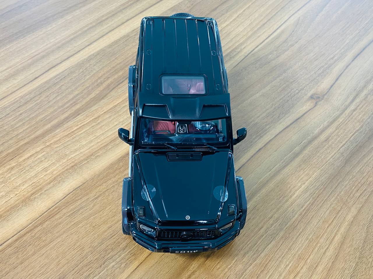 1/18 Diecast iScale Mercedes Benz AMG G63 4x4 in Black - Full Opening