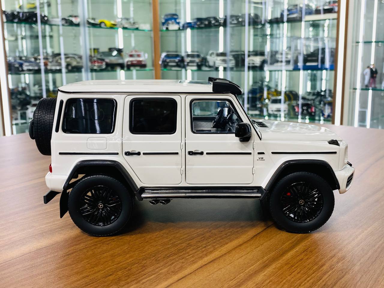 1/18 Diecast iScale Mercedes Benz AMG G63 4x4 in White - Full Opening