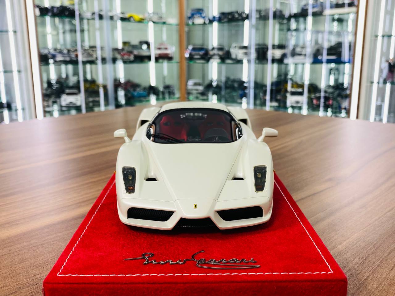 1/18 MR Collection Ferrari Enzo in a stunning pearl white | Limited Edition