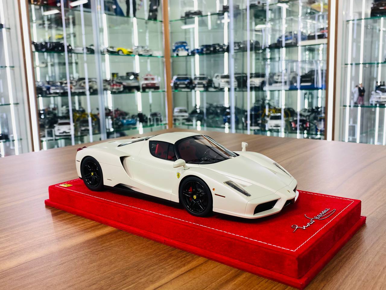 1/18 MR Collection Ferrari Enzo in a stunning pearl white | Limited Edition