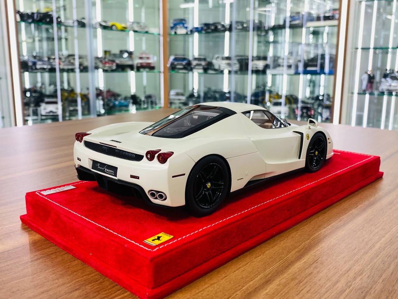 1/18 MR Collection Ferrari Enzo in a stunning pearl white | Limited Edition