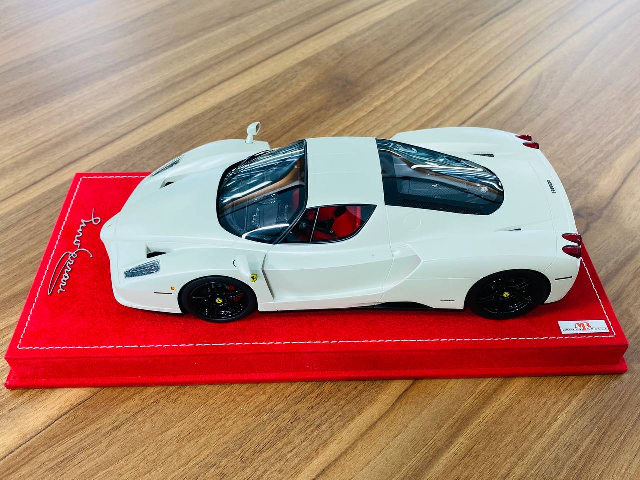 1/18 MR Collection Ferrari Enzo in a stunning pearl white | Limited Edition