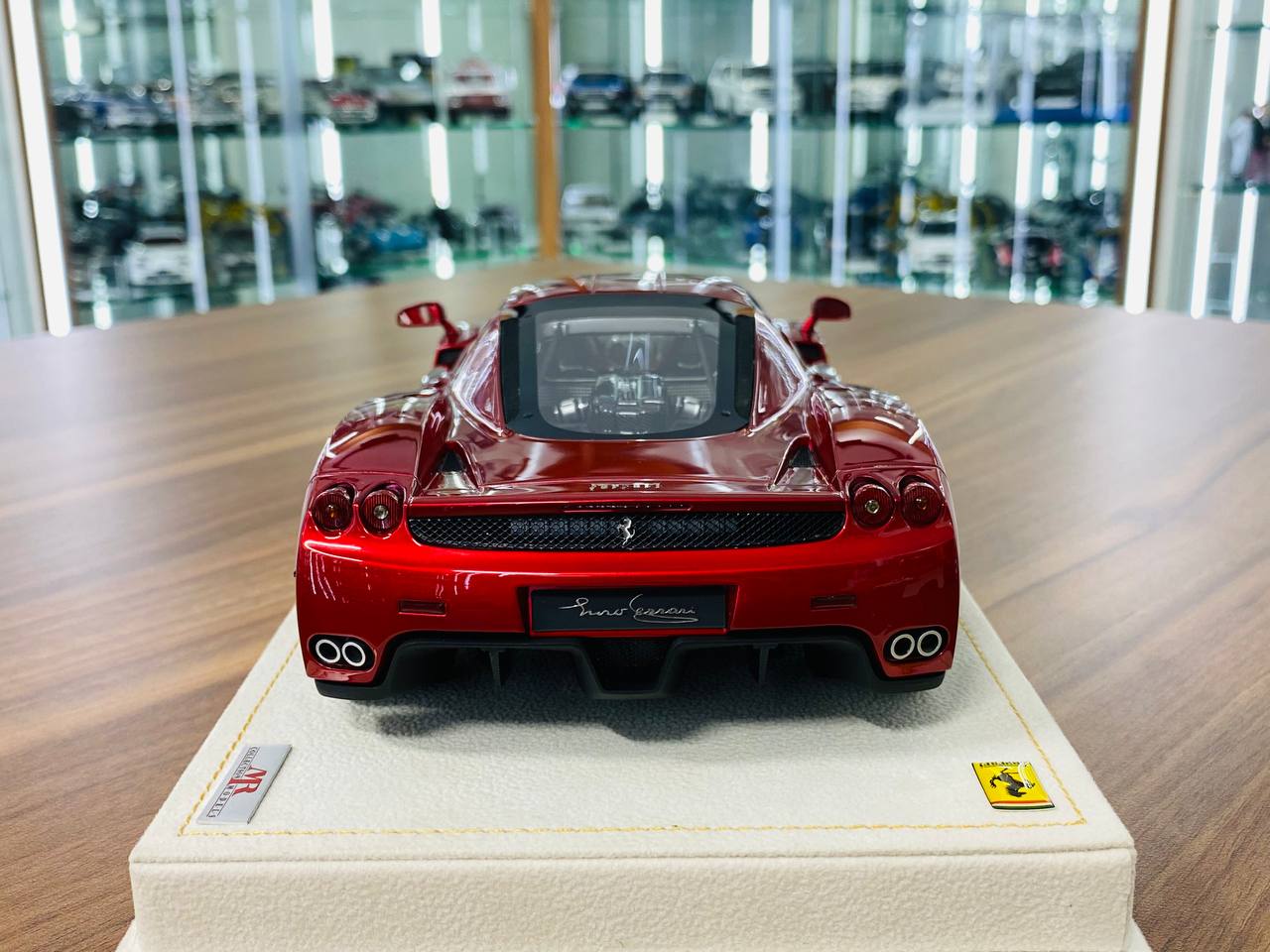 1/18 MR Collection Ferrari Enzo Rosso Efesto (deep red) black rims & red accent line