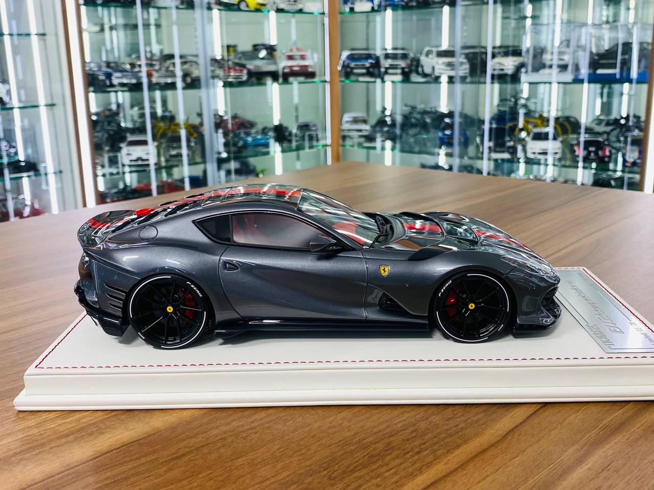 1/18 Resin Davis & Giovanni Ferrari 812 Competizione Novitec Grey Metallic with Red Stripe Limited to 20 Pieces