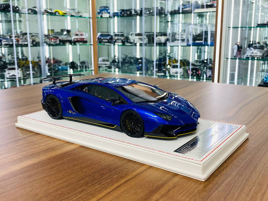 1/18 Davis & Giovanni Lamborghini Aventador LP 750-4 SV in a sleek blue