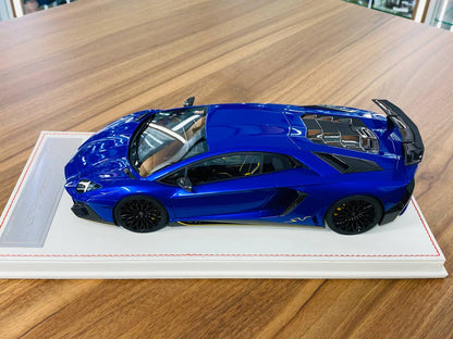 1/18 Davis & Giovanni Lamborghini Aventador LP 750-4 SV in a sleek blue