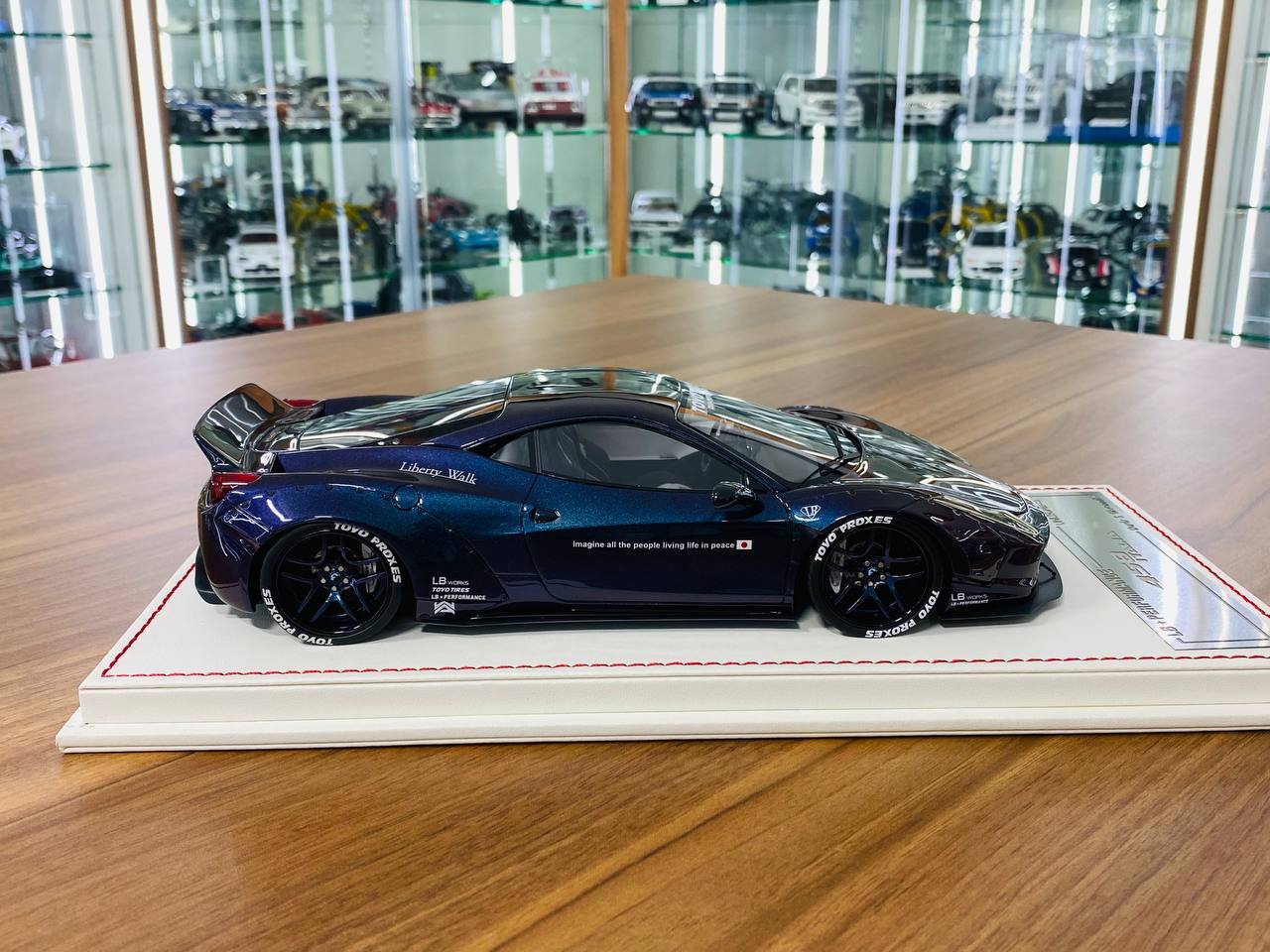 1/18 Resin Model - Davis & Giovanni Ferrari 458 ITALIA LB Performance with Midnight Magic Purple