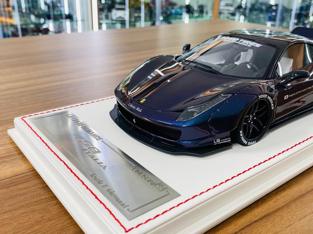 1/18 Resin Model - Davis & Giovanni Ferrari 458 ITALIA LB Performance with Midnight Magic Purple