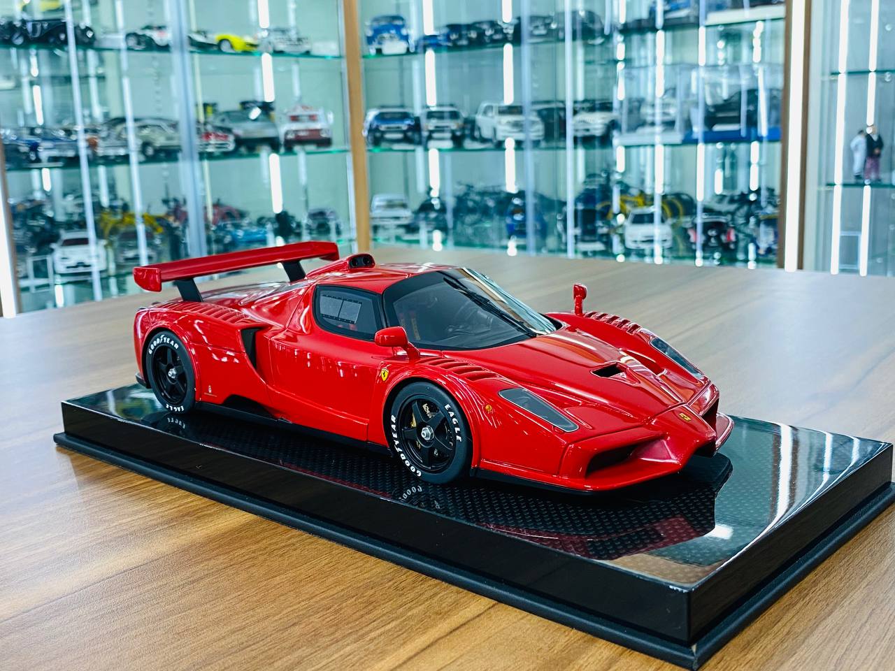 1/18 Resin Model - Dino versus Japan Ferrari Enzo in Red ==> Hand Built