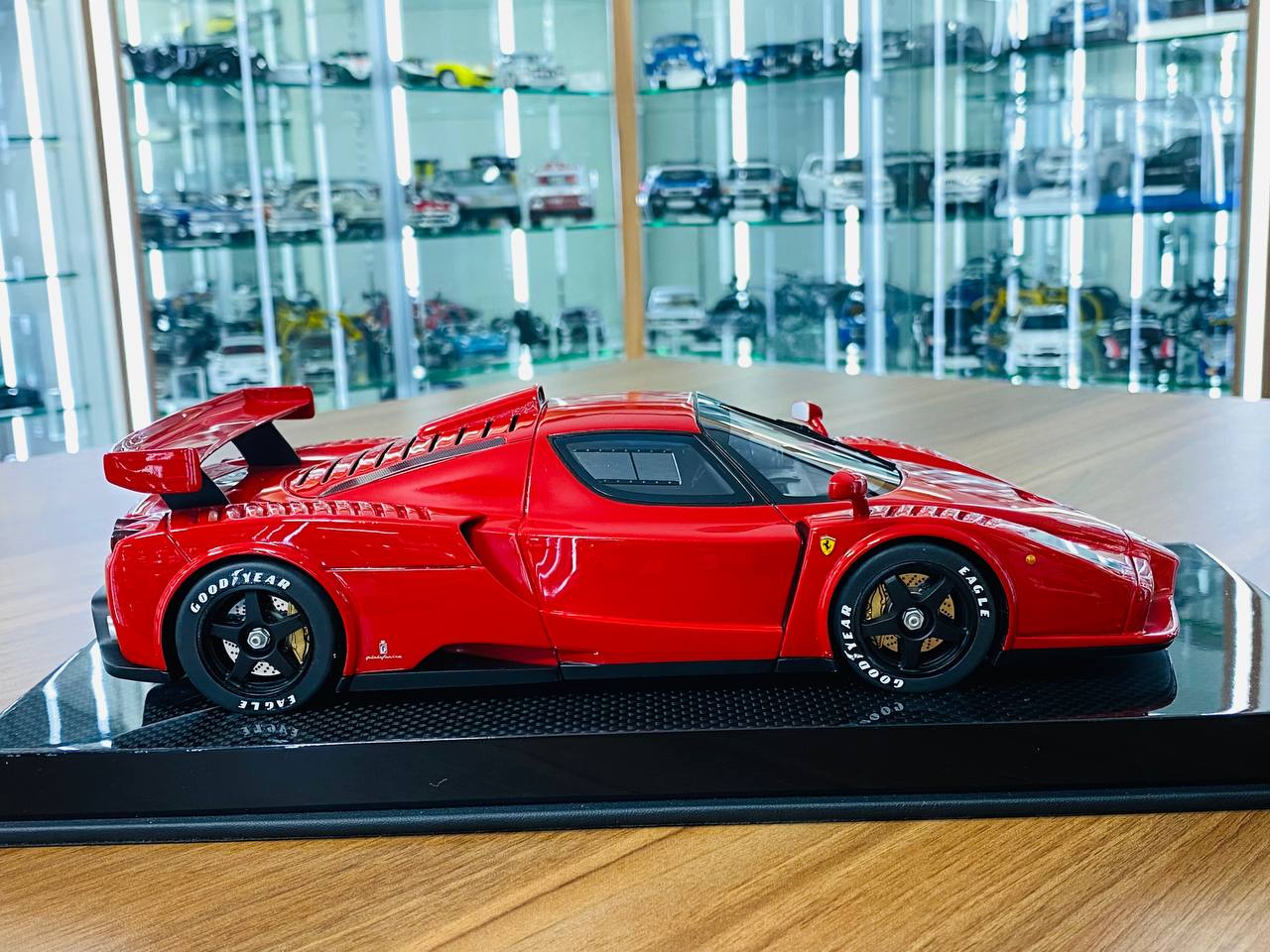 1/18 Resin Model - Dino versus Japan Ferrari Enzo in Red ==> Hand Built