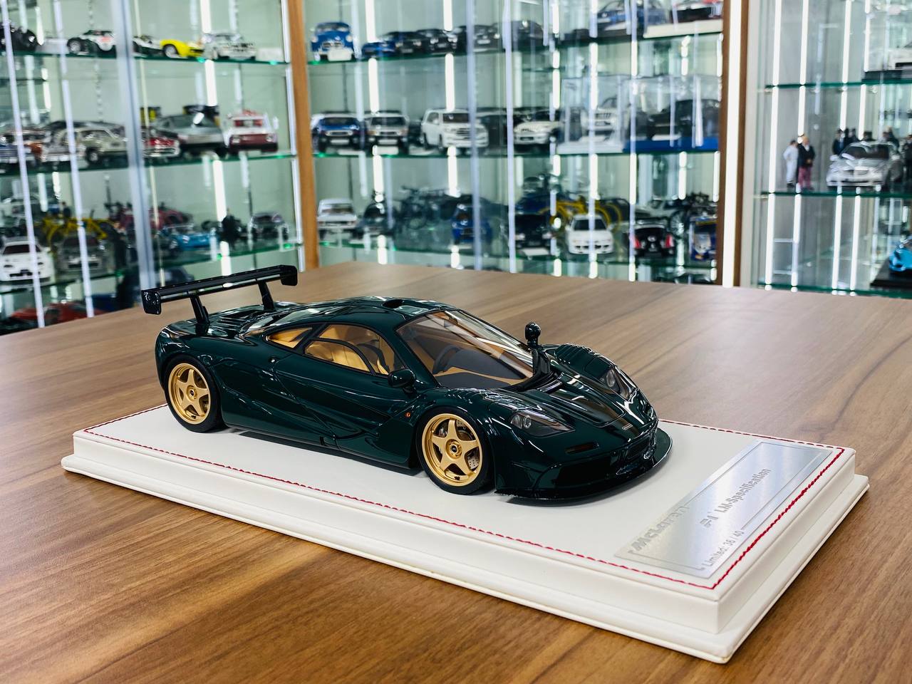 1/18 Resin Model of the McLaren F1 LM-Specification by Davis & Giovanni