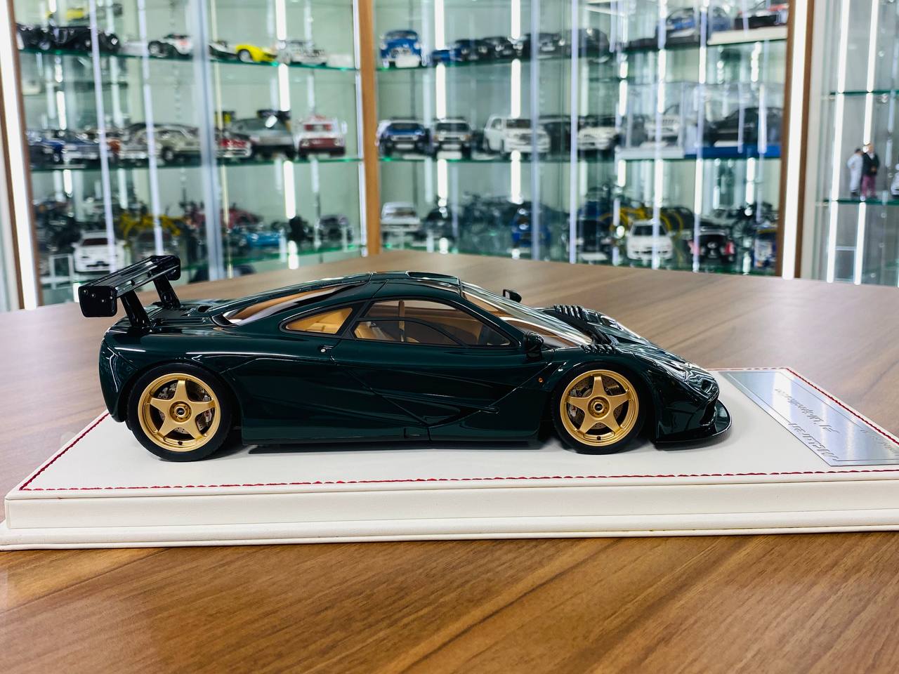 1/18 Resin Model of the McLaren F1 LM-Specification by Davis & Giovanni