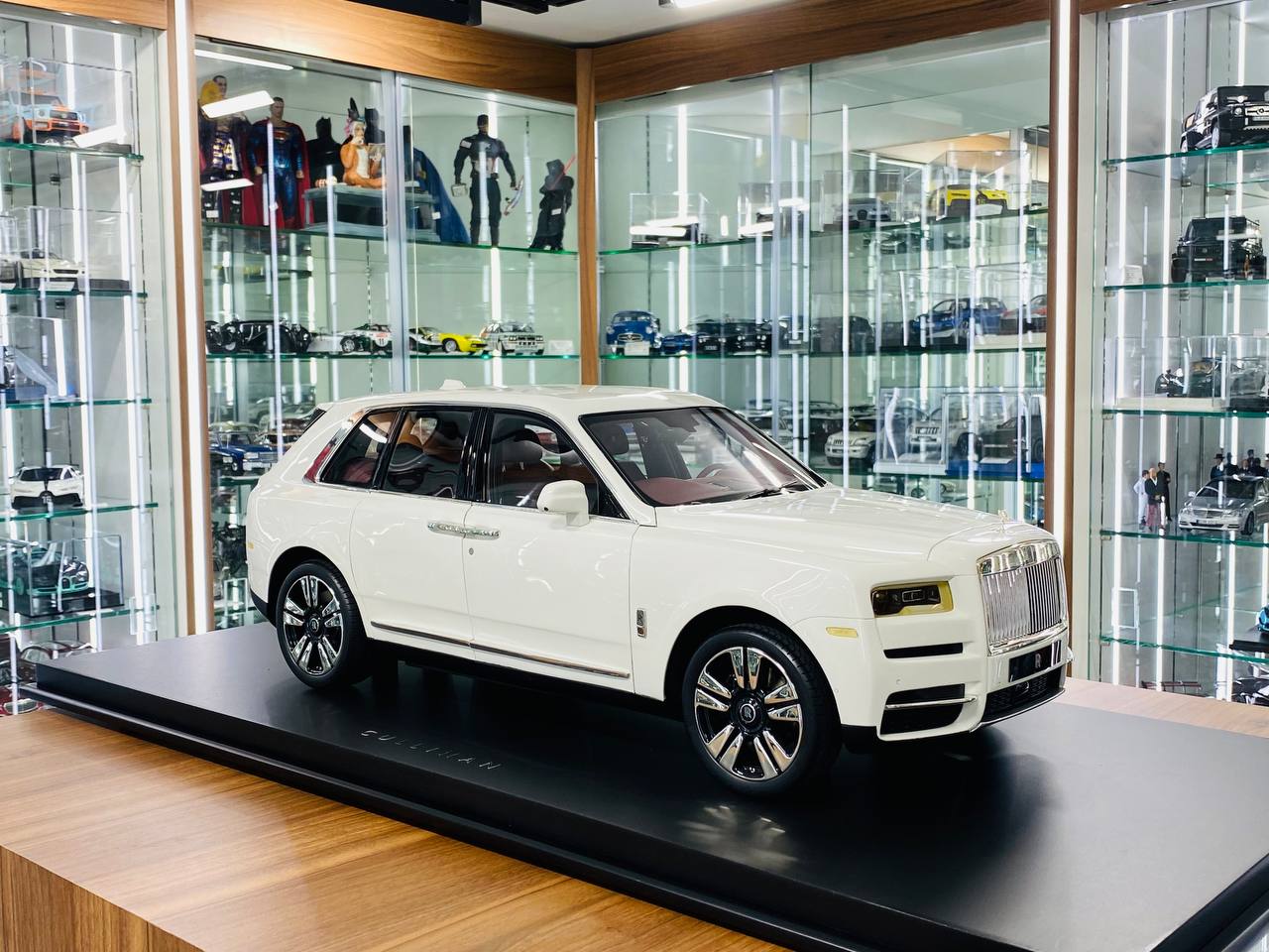 1/8 scale Amalgam Rolls-Royce Cullinan in a pristine white finish with luxurious maroon interior