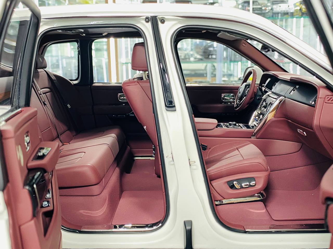 1/8 scale Amalgam Rolls-Royce Cullinan in a pristine white finish with luxurious maroon interior